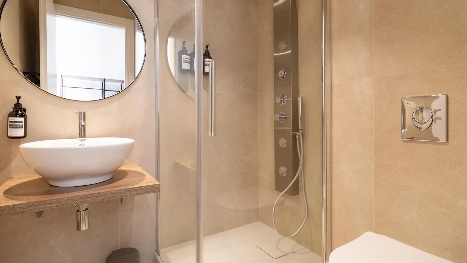 Cunabu Emilio Rome Hotel